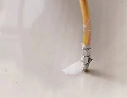 贡井瓷砖空鼓维修公司专业解答在瓷砖铺贴过程中，如果使用的砂料过粗（如全部使用了粗砂），可能会导致以下问题